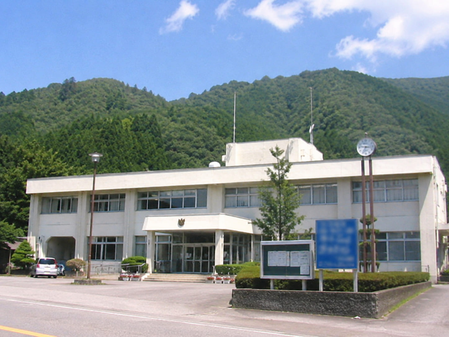 しゅうに町役場 外観